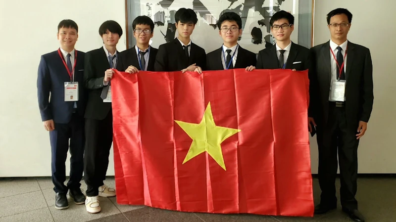 Học sinh Việt Nam đoạt 5 huy chương Olympic Vật lý quốc tế năm 2023
