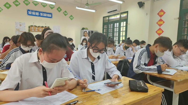 Giờ học của học sinh Trường trung học phổ thông Lý Thường Kiệt (Long Biên, Hà Nội)