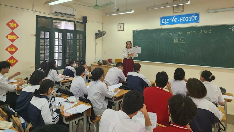 Giờ dạy của giáo viên Trường trung học phổ thông Lý Thường Kiệt (Long Biên, Hà Nội)