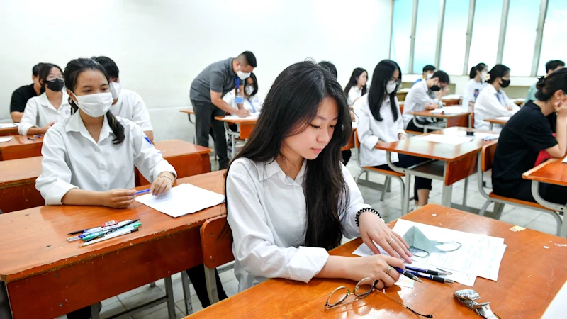 Thí sinh tham dự kỳ thi tốt nghiệp trung học phổ thông năm 2023. (Ảnh: THÀNH ĐẠT)