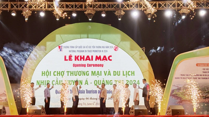 Lễ khai mạc Hội chợ Thương mại và du lịch - Nhịp cầu Xuyên Á- Quảng Trị năm 2024 .