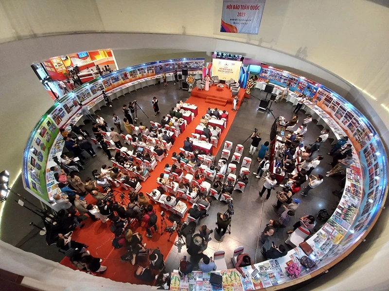 Toàn cảnh cuộc tọa đàm "Hội ngộ giải A Giải Báo chí Quốc gia" tại Hội Báo toàn quốc năm 2023. Nguồn: hoinhabao.vn.