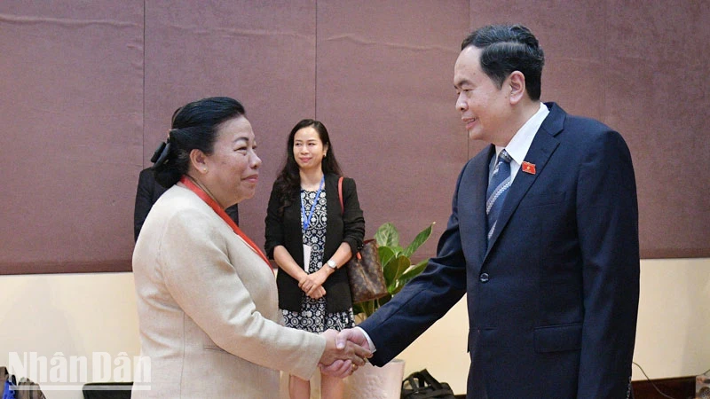Đồng chí Trần Thanh Mẫn, Ủy viên Bộ Chính trị, Phó Chủ tịch Thường trực Quốc hội tiếp Phó Chủ tịch Quốc hội Lào Sounthone Xayachack.
