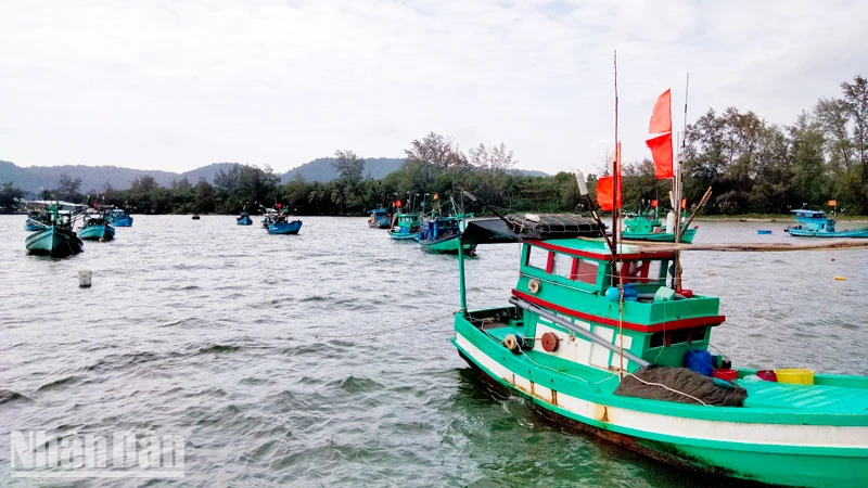 Tìm thấy 3 thuyền viên trên tàu chở nước đá ra các xã đảo của Kiên Giang gặp nạn.