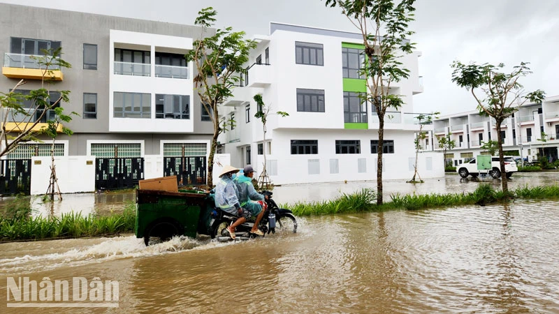 Ảnh hưởng của hoàn lưu bão số 2 vừa qua, khu đô thị Tây Bắc, thuộc phường Vĩnh Quang, thành phố Rạch Giá bị ngập nhiều nơi.