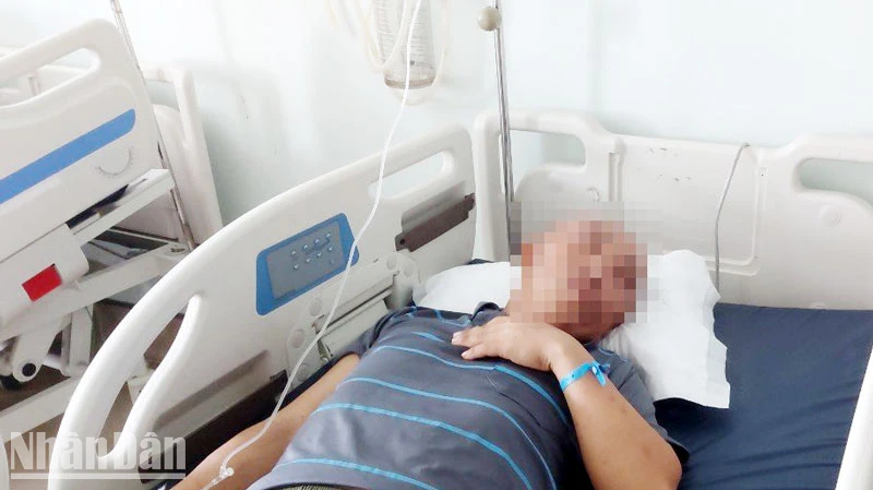 Ông N.V.C., ngư dân bị đánh, điều trị ở Bệnh viện Đa khoa tỉnh Kiên Giang khi bị thương nặng ở vùng đầu. 
