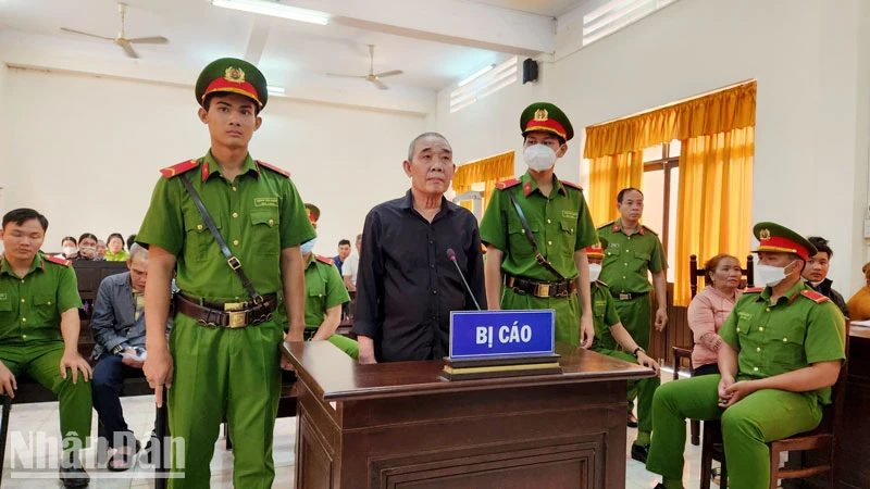 Bị cáo Nguyễn Văn Nguyên nghe Hội đồng xét xử tuyên án.