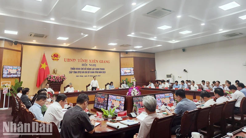 Phó Chủ tịch Ủy ban nhân dân tỉnh Kiên Giang Nguyễn Thanh Nhàn phát biểu tại hội nghị.