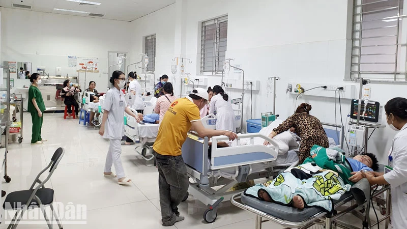 Các em học sinh nghi ngộ độc thực phẩm ở Kiên Giang đang được điều trị tích cực. 