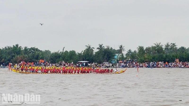 Các đơn vị tranh tài ở Giải đua ghe ngo.