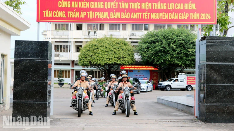 Công an tỉnh Kiên Giang ra quân thực hiện cao điểm tấn công trấn áp tội phạm, bảo đảm an ninh, trật tự Tết Nguyên đán Giáp Thìn năm 2024. 