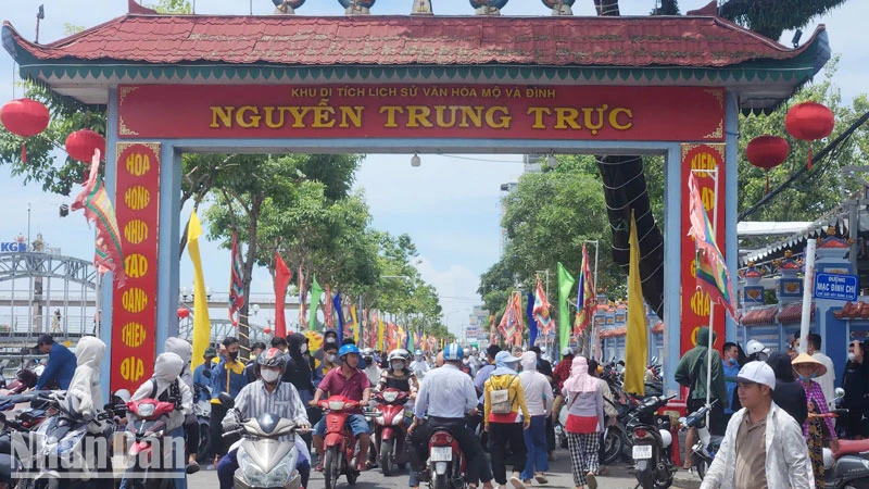 Lễ hội Đình thần Nguyễn Trung Trực, diễn ra từ ngày 28-30/9 (nhằm ngày 26-28/8 âm lịch), tại thành phố Rạch Giá, tỉnh Kiên Giang. 