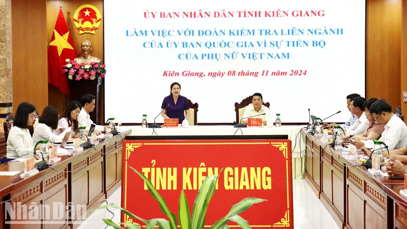 Thứ trưởng Lao động-Thương binh và Xã hội Nguyễn Thị Hà phát biểu tại buổi làm việc.