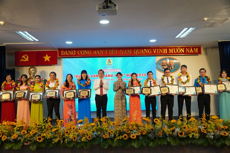 Lãnh đạo Thành ủy Thành phố Hồ Chí Minh và Liên đoàn Lao động Thành phố Hồ Chí Minh trao Bằng khen và tuyên dương Gương sáng đảng viên 2024