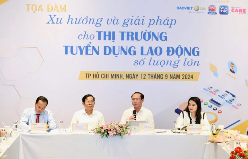 Tọa đàm "Xu hướng và giải pháp cho thị trường tuyển dụng lao động số lượng lớn".