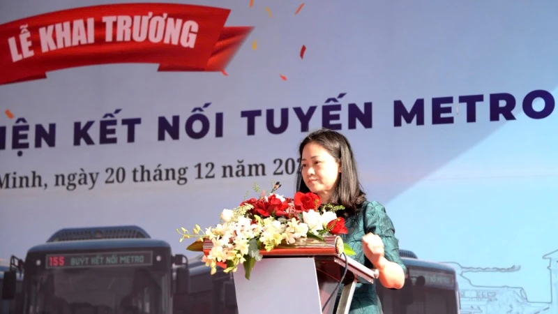 Bà Nguyễn Thị Dạ Thảo, Giám đốc Trung tâm Quản lý giao thông công cộng thành phố cho biết, xe buýt thuần điện giúp người dân Thành phố có thêm sự chọn lựa dịch vụ vận chuyển có chất lượng cao. 