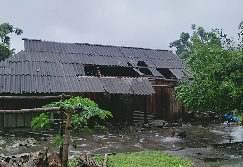 Mưa dông khiến nhà dân tại xã Bình An, huyện Lâm Bình bị tốc mái.