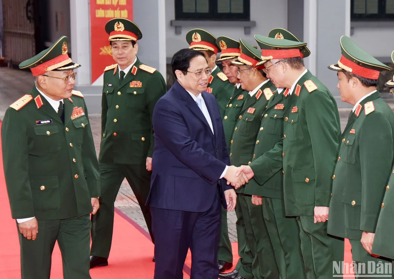 Thủ tướng Phạm Minh Chính đến thăm, chúc Tết, kiểm tra công tác sẵn sàng chiến đấu tại Tổng cục II - Bộ Quốc phòng.