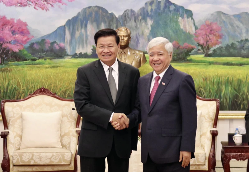 Tổng Bí thư, Chủ tịch nước Lào tiếp Chủ tịch Đỗ Văn Chiến.