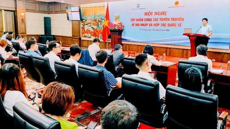 Quang cảnh hội nghị tập huấn kiến thức về tuyên truyền về hội nhập và hợp tác quốc tế.