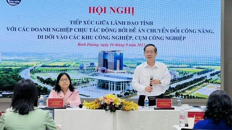 Phó Chủ tịch Ủy ban nhân dân tỉnh Bình Dương Nguyễn Văn Dành phát biểu tại hội nghị.