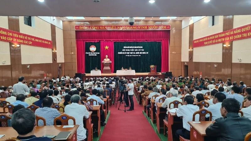Đoàn đại biểu Quốc hội đơn vị Đà Nẵng tiếp xúc cử tri hai quận Sơn Trà và Ngũ Hành Sơn. 