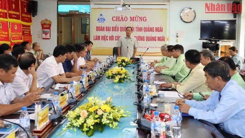 Phó Chủ tịch Quốc hội Trần Quang Phương phát biểu tại buổi làm việc với Công ty cổ phần đường Quảng Ngãi.