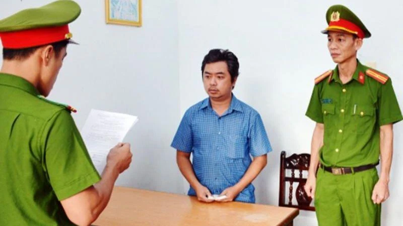 Đọc lệnh bắt tạm giam 4 tháng đối với Nguyễn Hoàng Minh.