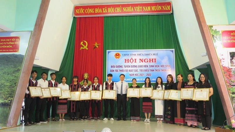 Thừa Thiên Huế vinh danh 60 giáo viên, học sinh, sinh viên dân tộc thiểu số