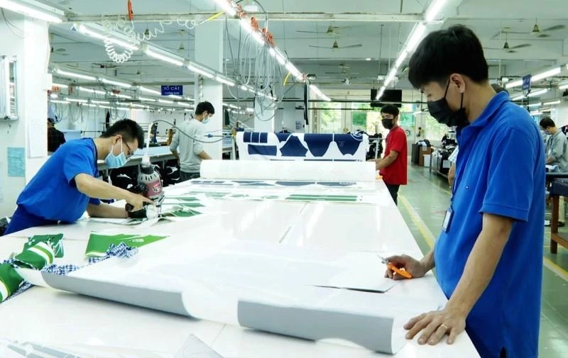 Sản xuất hàng xuất khẩu tại Công ty TNHH LT Garments (Thành phố Bà Rịa).