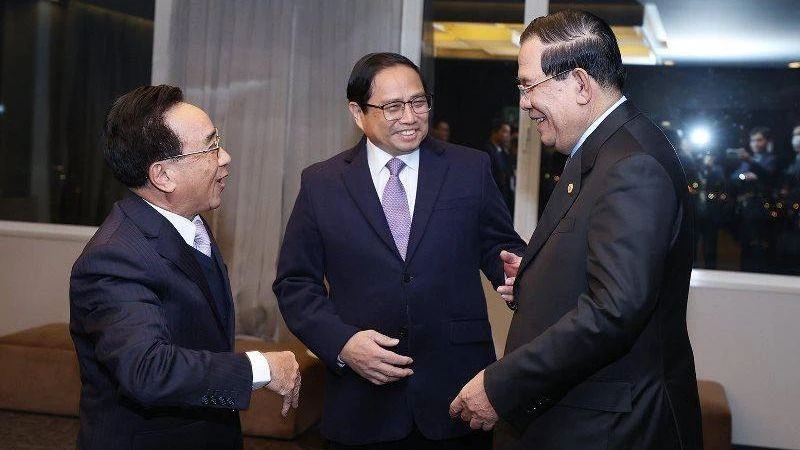 Thủ tướng Phạm Minh Chính gặp làm việc với Thủ tướng Lào Phankham Viphavanh và Thủ tướng Campuchia Samdech Techo Hun Sen. (Ảnh: DƯƠNG GIANG/TTXVN)