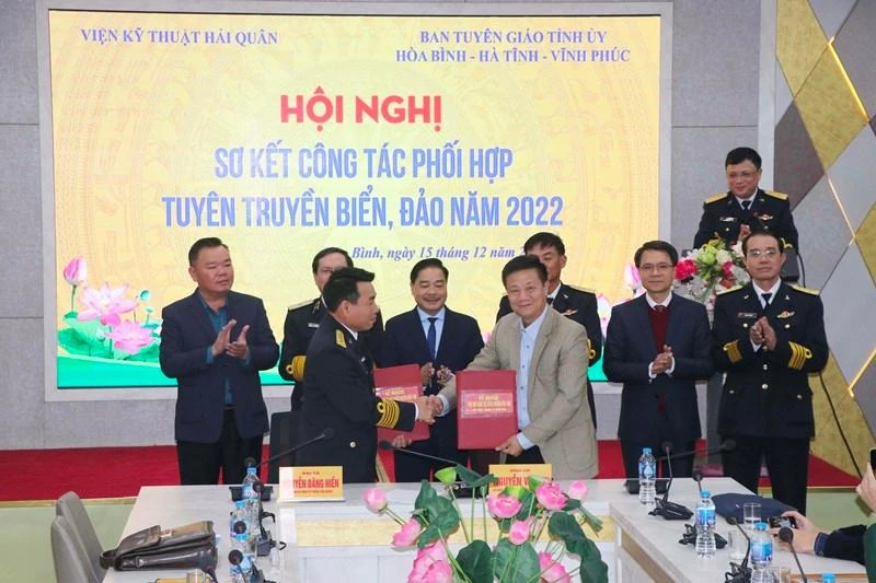 Viện Kỹ thuật Hải quân và lãnh đạo Ban Tuyên giáo 3 tỉnh Hòa Bình, Hà Tĩnh, Vĩnh Phúc đã ký kết kế hoạch phối hợp tuyên truyền biển đảo năm 2023.