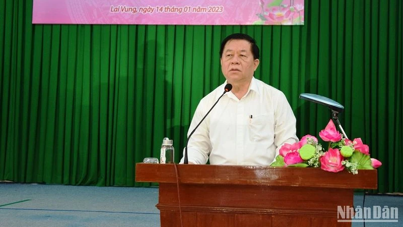 Đồng chí Nguyễn Trọng Nghĩa, Bí thư Trung ương Đảng, Trưởng Ban Tuyên giáo Trung ương phát biểu tại buổi thăm, tặng quà. 