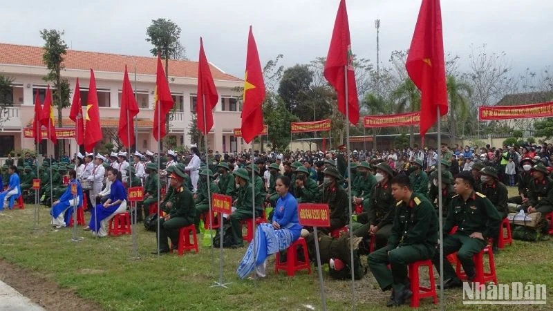 Hơn 2.600 thanh niên Bình Định hăng hái lên đường nhập ngũ 