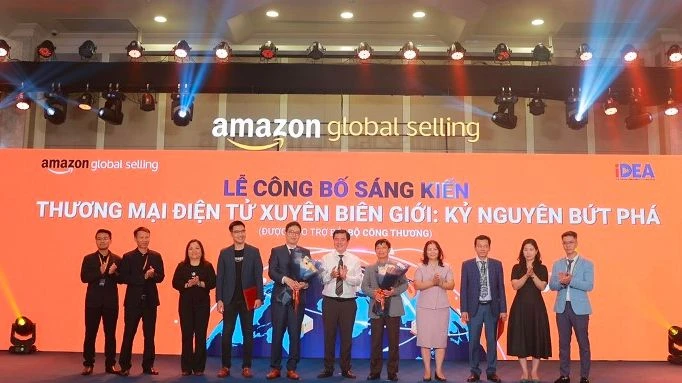 Lễ ký kết biên bản ghi nhớ và công bố sáng kiến “Thương mại điện tử xuyên biên giới: Kỷ nguyên bứt phá” do Cục Thương mại điện tử và Kinh tế số (iDEA) - Bộ Công thương và Amazon Global Selling Việt Nam đã tổ chức tháng 8/2022. (Ảnh: Bộ Công thương)