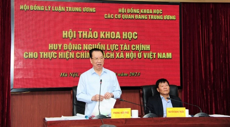 GS,TS Phùng Hữu Phú và GS,TS Nguyễn Quang Thuấn đồng chủ trì Hội thảo. (Ảnh: Thanh Lâm) 