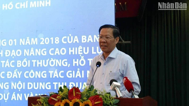 Chủ tịch Ủy ban nhân dân Thành phố Hồ Chí Minh Phan Văn Mãi đề nghị lãnh đạo các quận, huyện, thành phố Thủ Đức đến cuối tháng 6 phải bàn giao khoảng 80% mặt bằng cho dự án Vành đai 3.