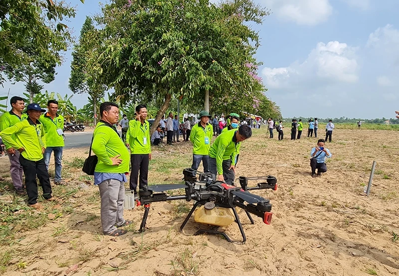 Các đội vào vị trí chuẩn bị thi. 