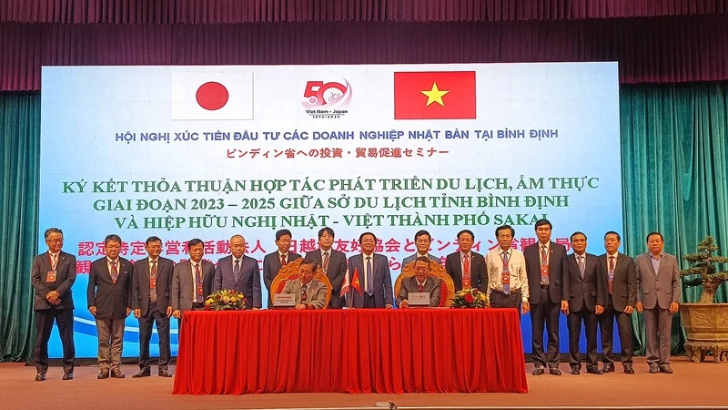 Ký kết thỏa thuận hợp tác phát triển du lịch, ẩm thực giai đoạn 2023-2025 giữa Sở Du lịch tỉnh Bình Định và Hội Hữu nghị Nhật-Việt thành phố Sakai.
