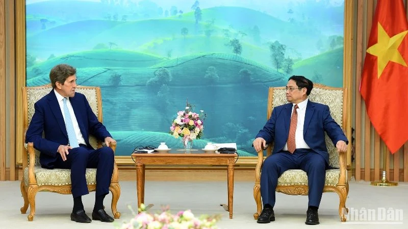 Thủ tướng Phạm Minh Chính tiếp Đặc phái viên của Tổng thống Hoa Kỳ về khí hậu John Kerry.