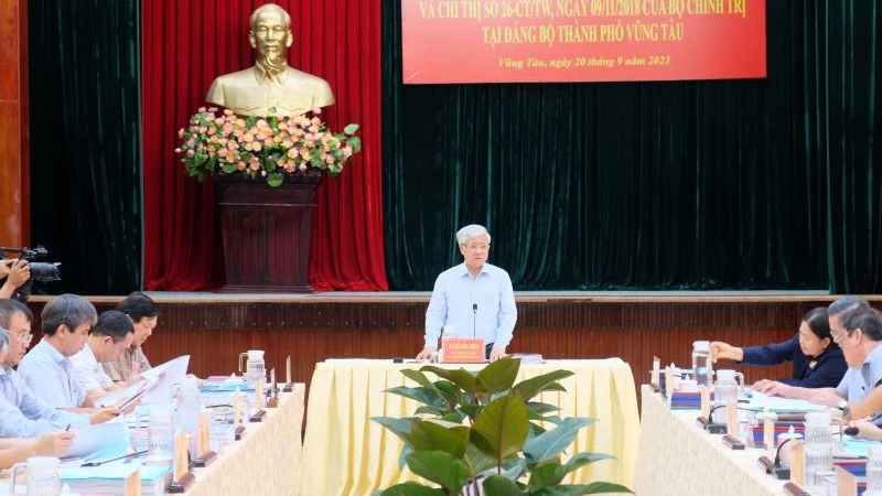 Đồng chí Đỗ Văn Chiến, Bí thư Trung ương Đảng, Chủ tịch Ủy ban Trung ương Mặt trận Tổ quốc Việt Nam, Trưởng Đoàn Kiểm tra 891 phát biểu tại hội nghị.