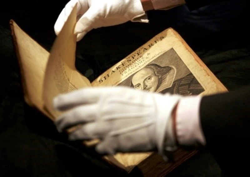 Ấn bản "First Folio". (Nguồn: AFP)