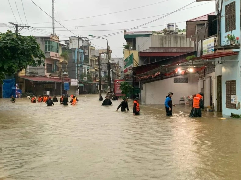 Mưa to gây ngập úng tại nhiều địa phương ở Hà Giang. (Ảnh: KHÁNH TOÀN)