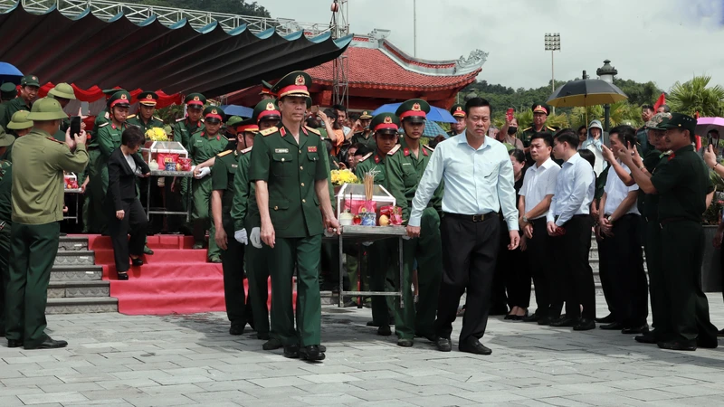 Tỉnh Hà Giang tổ chức truy điệu và an táng hài cốt liệt sĩ tại Nghĩa trang Liệt sĩ Vị Xuyên.