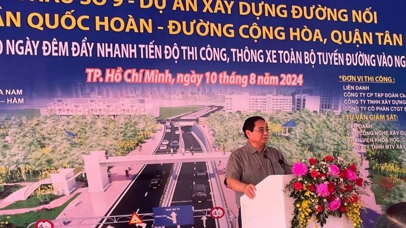 Thủ tướng Phạm Minh Chính nêu rõ, công trình là quyết tâm rất cao, nỗ lực rất lớn của Đảng bộ, chính quyền và nhân dân Thành phố Hồ Chí Minh. (ẢNH: QUÝ HIỀN) 