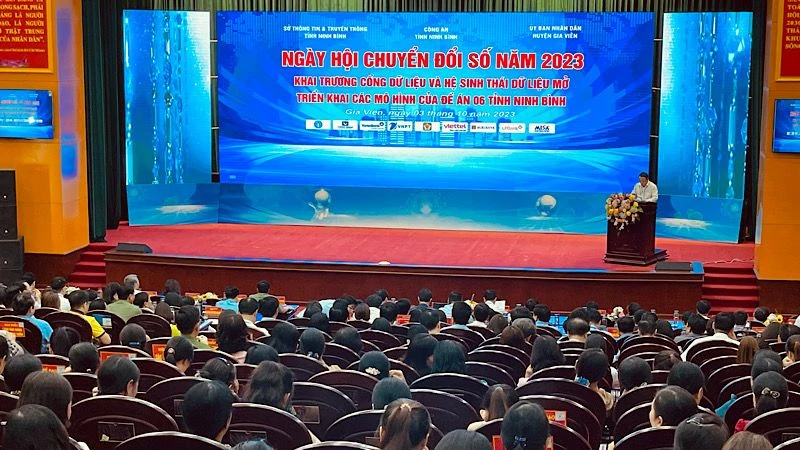 Quang cảnh khai mạc Ngày hội Chuyển đổi số năm 2023 của tỉnh Ninh Bình. (Ảnh: XUÂN TRƯỜNG)