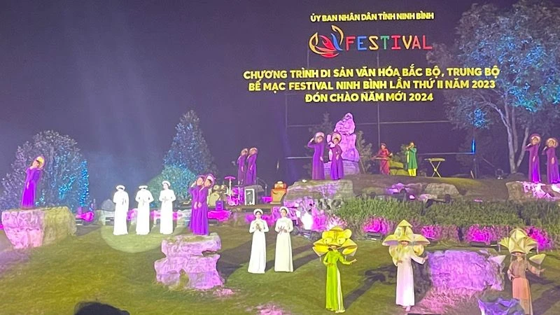 Chương trình di sản văn hóa Bắc Bộ, Trung Bộ, bế mạc Festival Ninh Bình-Tràng An lần thứ 2, năm 2023 để lại nhiều ấn tượng sâu sắc. (Ảnh: XUÂN TRƯỜNG)