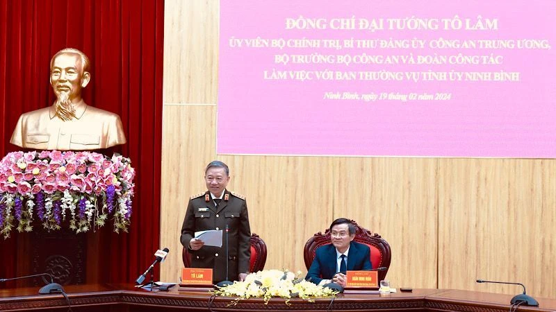Đại tướng Tô Lâm, Ủy viên Bộ Chính trị, Bộ trưởng Công an phát biểu tại buổi làm việc với Ban Thường vụ Tỉnh ủy Ninh Bình. (Ảnh: XUÂN TRƯỜNG)
