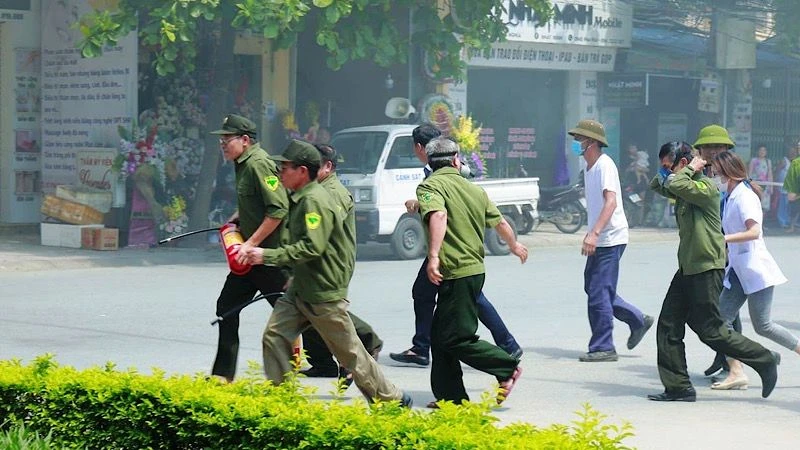 Lực lượng bảo vệ dân phố tham gia diễn tập phòng cháy, chữa cháy và cứu nạn, cứu hộ trên địa bàn thành phố Nam Định (tỉnh Nam Định).