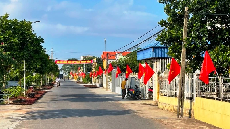 Được quan tâm đầu tư kết cấu hạ tầng kinh tế-xã hội, nông thôn tỉnh Nam Định ngày càng khởi sắc. (Trong ảnh: Xóm 6 - xóm nông thôn mới kiểu mẫu của xã Giao Lạc, huyện Giao Thủy, Nam Định).